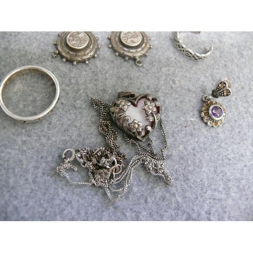 29 - COLLECTION OF SILVER JEWELLERY - A LOVELY CHAIN AND PENDANT WITH PINK STONE, ANOTHER CHAIN, TWO RING... 