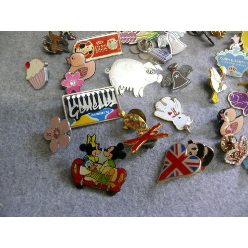 37 - A BOX OF BADGES ALL SORTS - DISNEY, RUPERT BEAR, NODDY LOTS