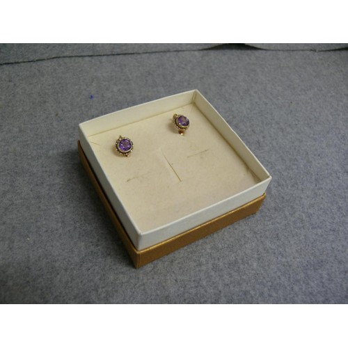 39 - A PAIR OF 9CT GOLD SCREW EARRINGS WITH AMETHYST WEIGHT 2.32 gr SCREW FITTING