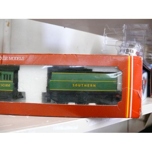 78A - A HORNBY RAILWAYS SR BATTLE OF BRITAIN LOCO 'SPITFIRE' R374, BOXED