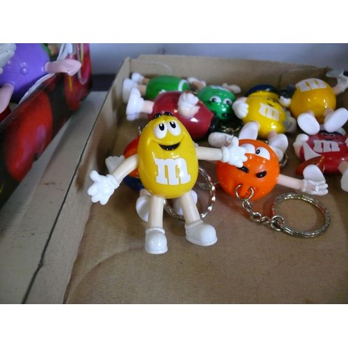 89B - 9 VINTAGE M & M KEYRINGS