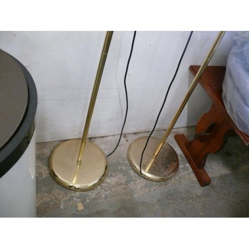 372 - A PAIR OF VERY NICE STANDARD LAMPS WITH BRASS STANDS AND MATCHING SHADES