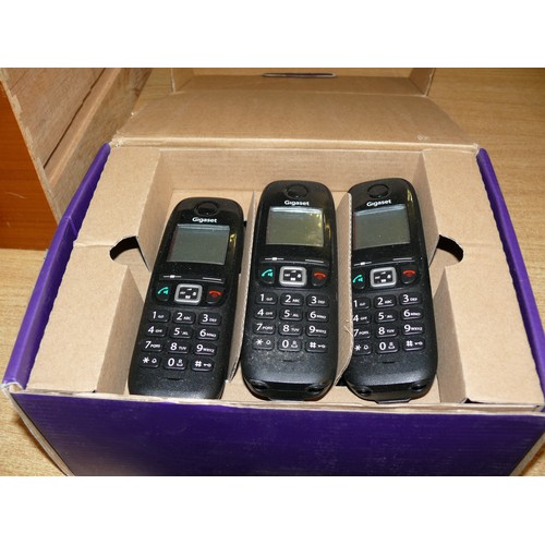 405 - BT4600 DIGITAL CORDLESS PHONE AND ANSWER MACHINE WITH MANUAL PLUS TRIO TELEPHONE SET