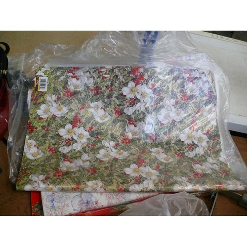 413 - QUANTITY OF VARIOUS GIFT WRAPPING SHEETS