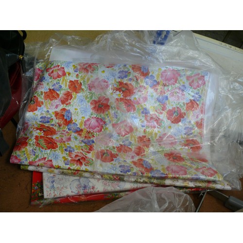 413 - QUANTITY OF VARIOUS GIFT WRAPPING SHEETS