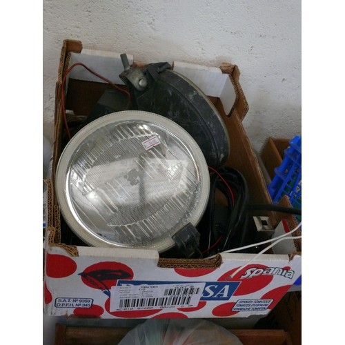 427 - VEHICLE HEAD LAMPS AND SIDE LAMPS