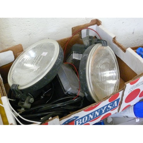 427 - VEHICLE HEAD LAMPS AND SIDE LAMPS