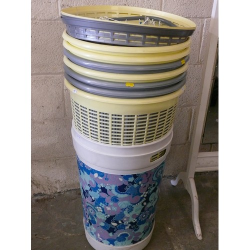 434 - 8 RETRO LAUNDRY BIN AND A SMALLS HANGER