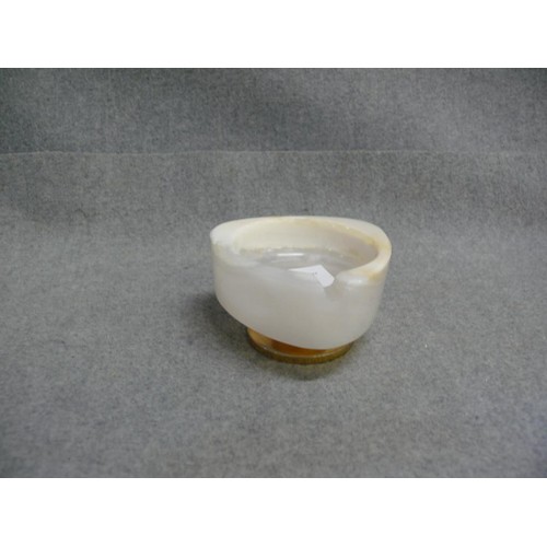 53 - A COLIBRI WHITE CRYSTAL SINGLE ASHTRAY WITH GOLD PLATED BASE