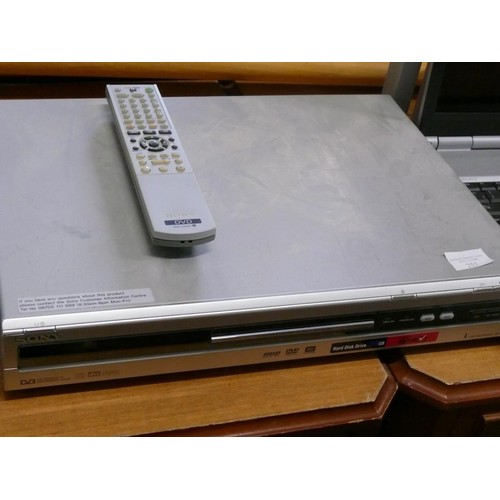 253 - SONY DVD RECORDER RDR-HXD710 WITH REMOTE CONTROL