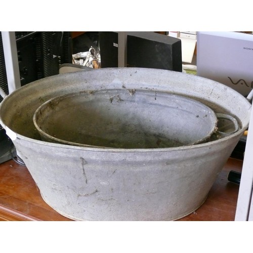 259 - 2 VINTAGE GALVANISED METAL BATHS 1 LARGE AND 1 SMALLER