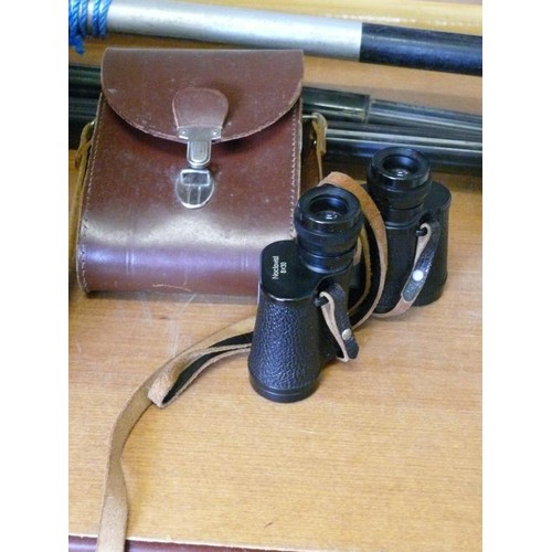 261 - A PAIR OF WIDE ANGLE BINOCULARS NOCTOVIST 8 X 30 IN LEATHER CASE