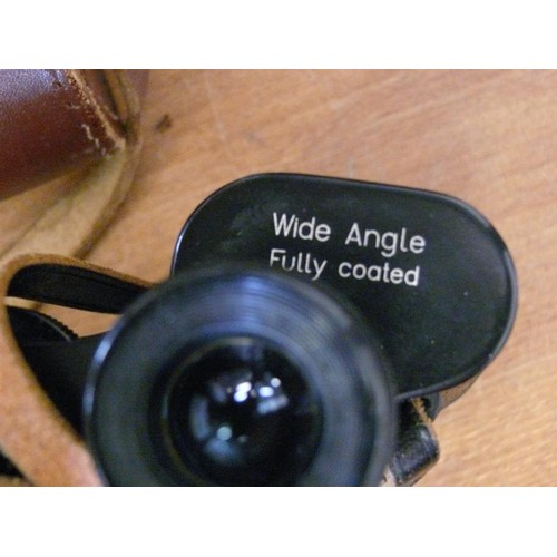 261 - A PAIR OF WIDE ANGLE BINOCULARS NOCTOVIST 8 X 30 IN LEATHER CASE