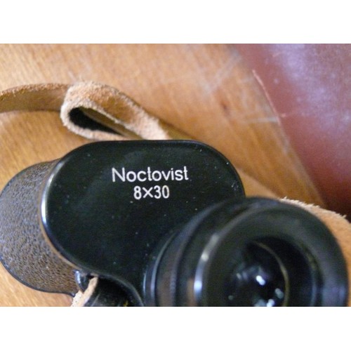 261 - A PAIR OF WIDE ANGLE BINOCULARS NOCTOVIST 8 X 30 IN LEATHER CASE