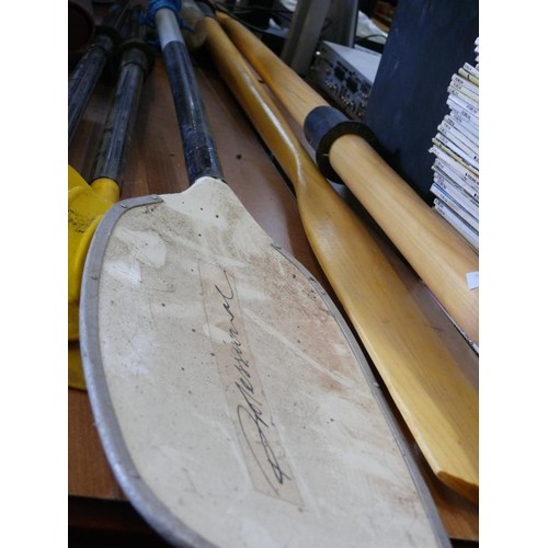 262 - A PAIR OF ROWING BOAT OARS, A PAIR OF DINGHY PADDLES AND A CANOE PADDLE