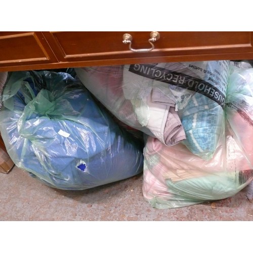 273 - 4 LARGE BAGS OF MIXED CLEAN CLOTHES AND BEDDING