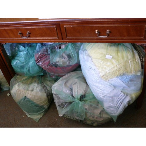 275 - 7 LARGE BAGS OF MIXED CLEAN CLOTHES AND BEDDING