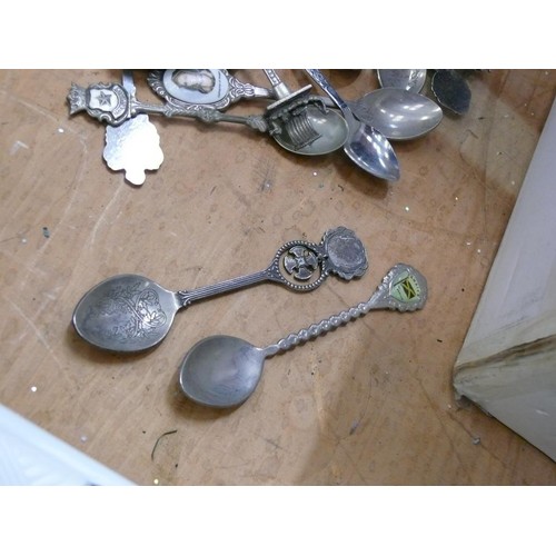 282 - A NICE COLLECTION OF VARIOUS SILVER PLATE SOUVENIR SPOONS