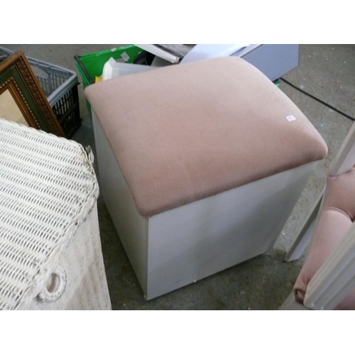 356 - A WOODEN STORAGE STOOL WITH PINK UPHOLSTERED SEAT TOP AND A WICKER LAUNDRY BASKET