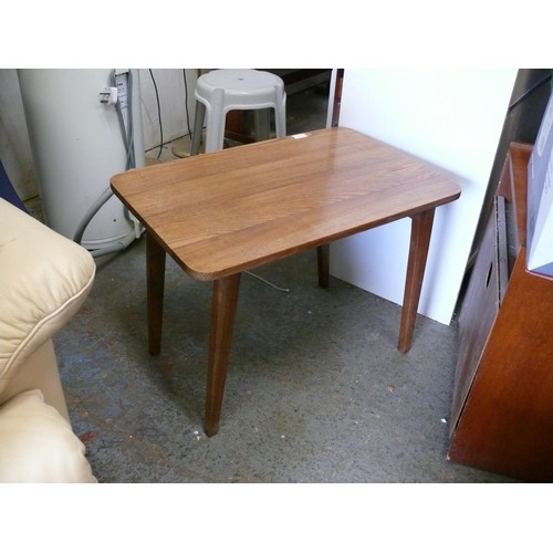 370 - A RETRO SIDE TABLE