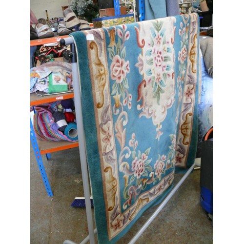 377 - A LARGE GOOD QUALITY GREEN FLORAL RUG