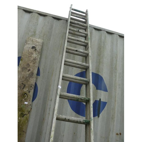 318 - DOUBLE EXTENDING ALUMINIUM LADDER