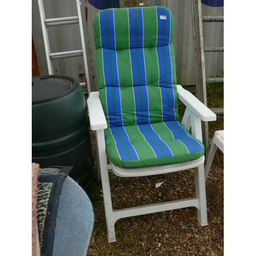 319 - WHITE PLASTIC RECLINING GARDEN CHAIR X 2 PLUS A WHITE SQUARE TABLE