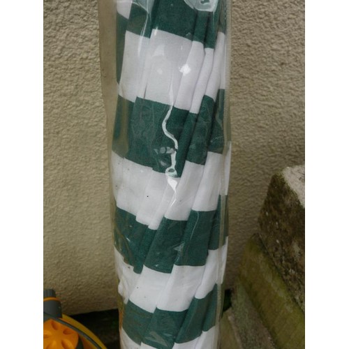 323 - GREEN AND WHITE STRIPE PARASOL