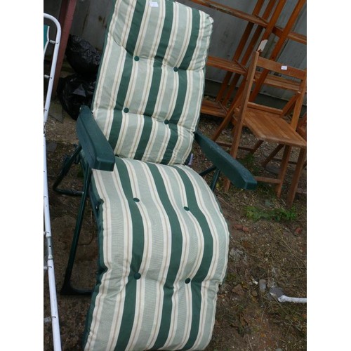 305 - LOVELY METAL FRAMED RECLING GARDEN CHAIR WITH GREEN STRIPPED CUSHION