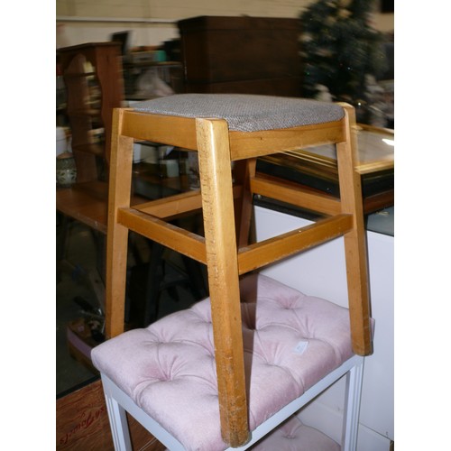 476 - SINGLE STOOL