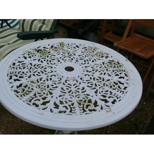 306 - ORNATE WROUGHT IRON GARDEN TABLE