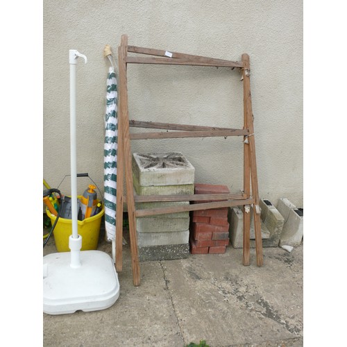 307 - VINTAGE WOODEN CLOTHES AIRER