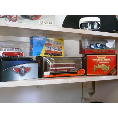 78 - 5 DIECAST VEHICLES CONSISTING OF AN ATLAS KASSBOHRER SETRA S8 ON PLINTH CORGI LONDON TRAM, GILBOW CO... 