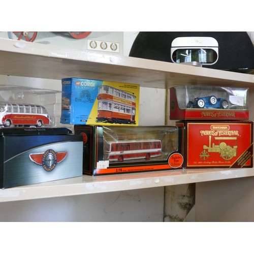 78 - 5 DIECAST VEHICLES CONSISTING OF AN ATLAS KASSBOHRER SETRA S8 ON PLINTH CORGI LONDON TRAM, GILBOW CO... 