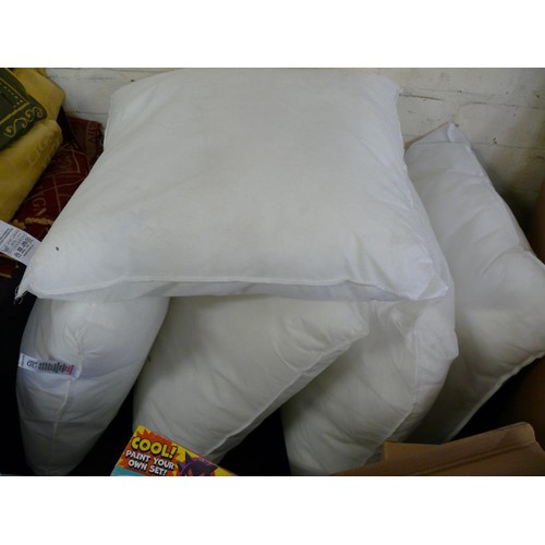 154 - A SET OF 4 GOOD QUALITY CUSHIONS