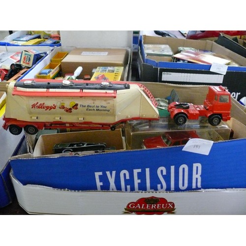 191 - A BOX OF COLLECTORS VEHICLES TO INCLUDE KELLOGGS MATCHBOX TANKER, CORGI, DINKY ETC