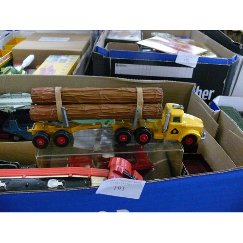 191 - A BOX OF COLLECTORS VEHICLES TO INCLUDE KELLOGGS MATCHBOX TANKER, CORGI, DINKY ETC