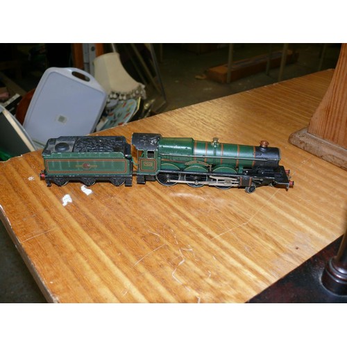 183 - A LARGE AMOUNT OF TRAIN ITEMS INCLUDING ORIGINAL HORNBY (3 RAIL) BRISTOL CASTLE SET WITH COACHES, TR... 