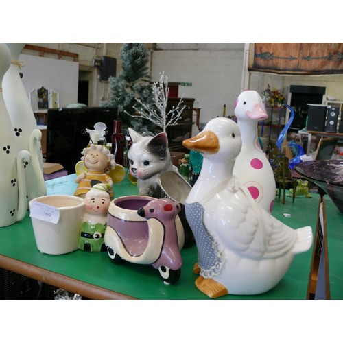 269 - A SELECTION OF SMALL PLANT POTS TO INCLUDE A VESPA, CAT AND AN ELF PLUS 2 DUCKS