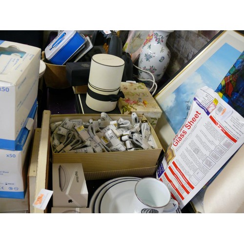 380A - A VERY LARGE SELECTION OF GOOD QUALITY CAR BOOT ITEMS TO INCLUDE KITCHENWARE, SILVER PLATE, ANNE GED... 