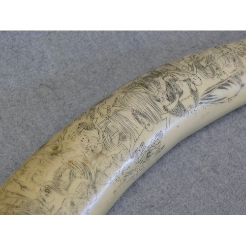 2 - A LARGE ORIENTAL IVORINE HORN WITH BEAUTIFUL SCRIMSHAW DECORATION