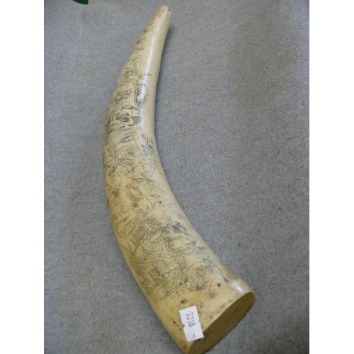 2 - A LARGE ORIENTAL IVORINE HORN WITH BEAUTIFUL SCRIMSHAW DECORATION