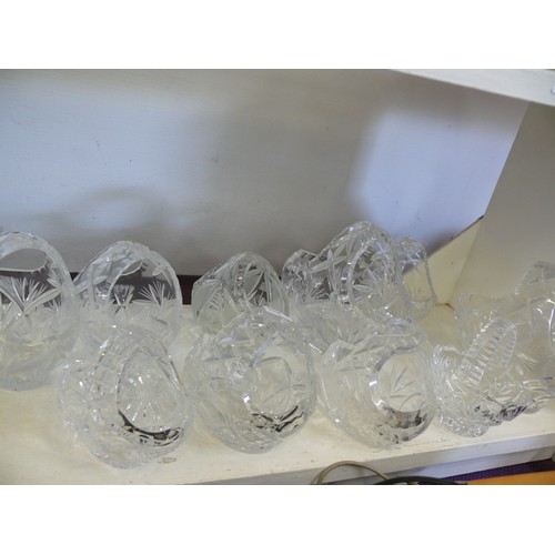 90 - A NICE COLLECTION OF BEAUTIFUL CRYSTAL BASKETS IN VARIOUS SIZES