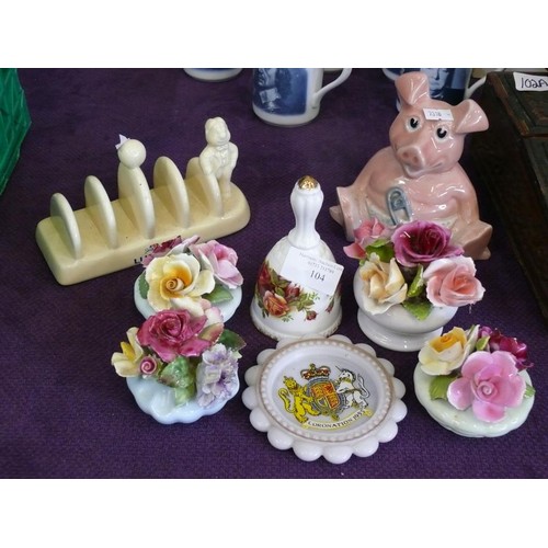 104 - A LOVELY SELECTION OF CHINA AND CERAMICS TO INCLUDE LURPACK TOAST RACK, NATWEST PIG, ROYAL ALBERT OL... 