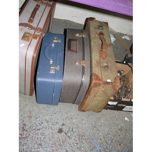 134 - 6 VARIOUS VINTAGE SUITCASES TO INCLUDE MILITARY