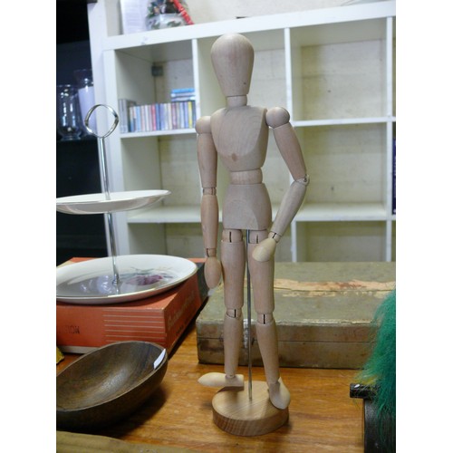 167 - A WOODEN ARTISTS MANNEQUIN