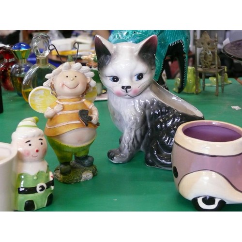 269 - A SELECTION OF SMALL PLANT POTS TO INCLUDE A VESPA, CAT AND AN ELF PLUS 2 DUCKS