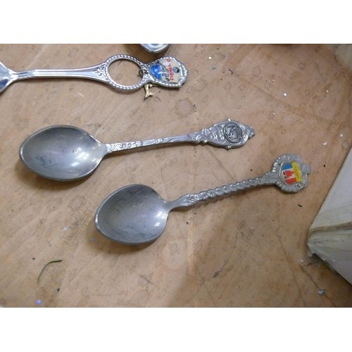 282 - A NICE COLLECTION OF VARIOUS SILVER PLATE SOUVENIR SPOONS