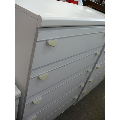 362 - A LARGE WHITE RETRO 5 DRAWER CHEST OF DRAWERS