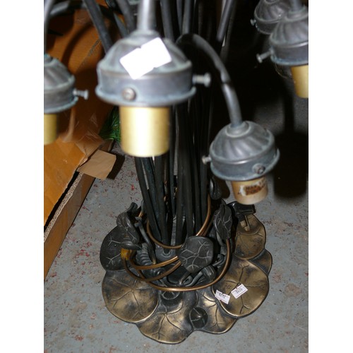 424 - 12 ARM TULIP DESK LAMP ON LILLYPAD BASE (NO SHADES)